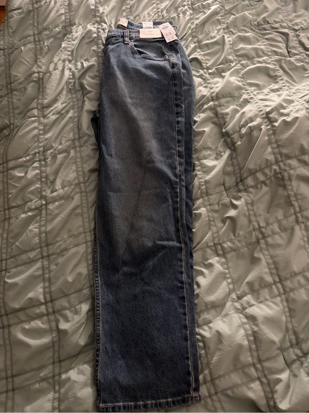 Hollister Men's Straight Jeans in Medium Blue Wash